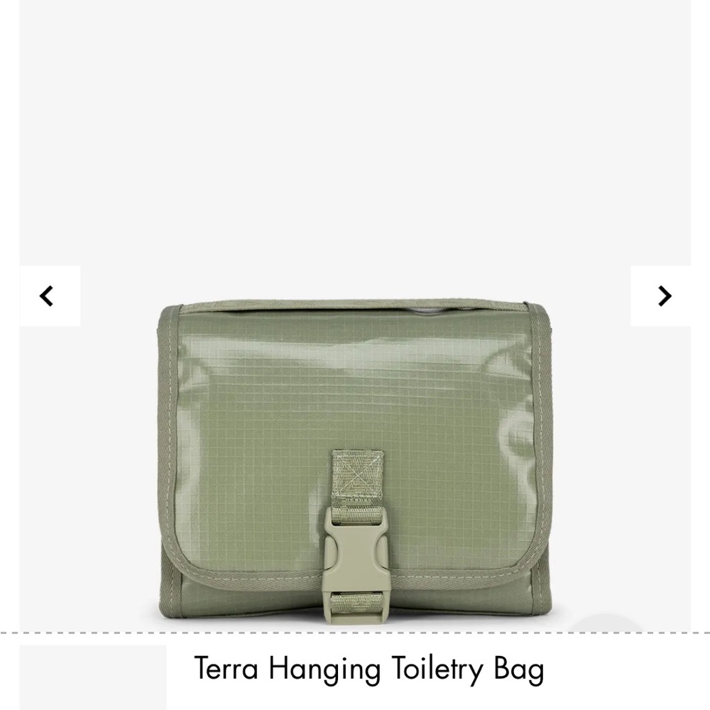 Calpak Terra Hanging Toiletry Bag in Juniper EUC